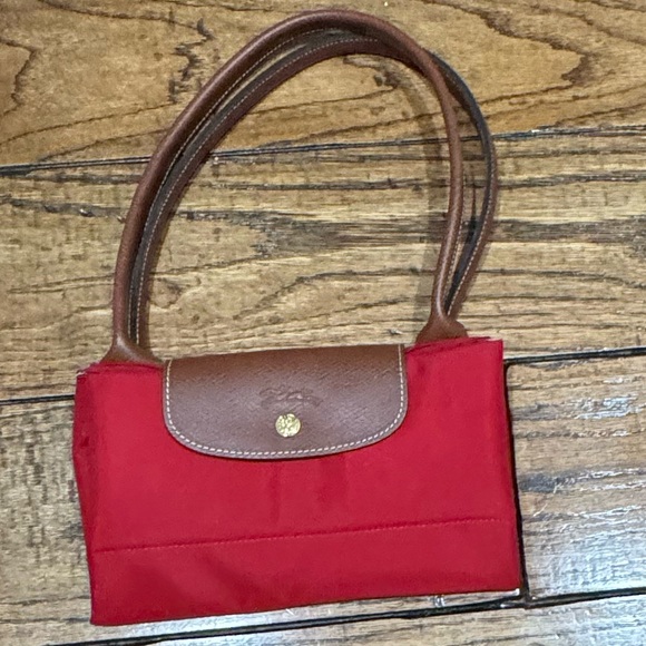 NWOT Longchamp handbag , Size Large , crimson/red - Picture 2 of 6